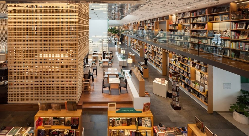 A large bookstore / library / cafe